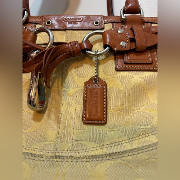 Coach Hampton Signature Yellow Braided
Tote vintage - Picture 4 of 15
